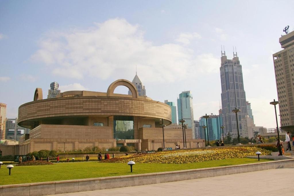 Hanting Premium East Nanjing Road Hotel 3*